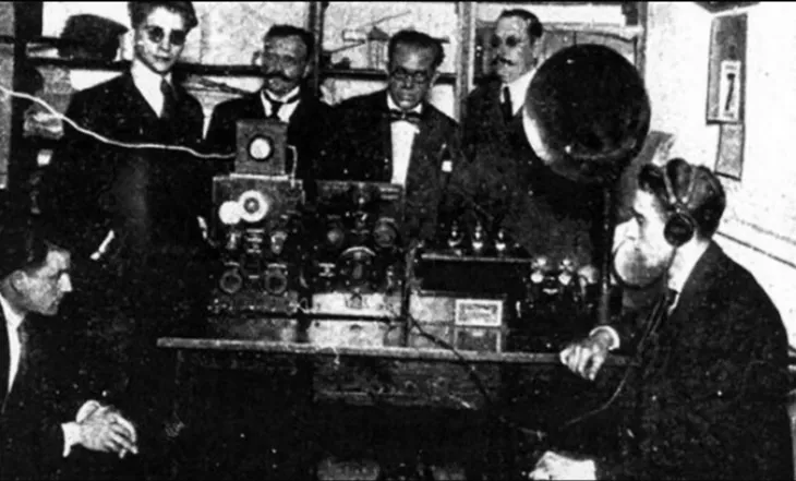 Radiodifusión Locos de la Azotea