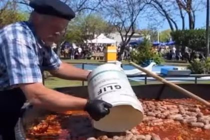 Chorizos en baldes de glifosato el municipio asumio que se usaron los recipientes comercializados hace 20 anos