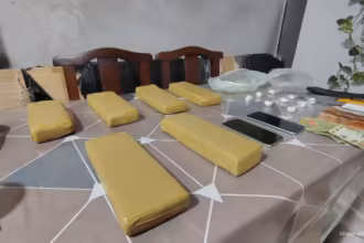 Detienen a cinco personas y secuestran cocaina y casi 20 kilos de marihuana tras operativos en Ciudad Oculta
