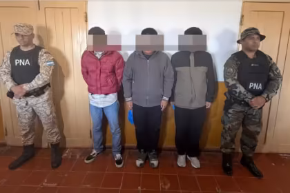Por el aviso de un remisero Prefectura intercepto a tres ciudadanos chinos que ingresaron ilegalmente al pais