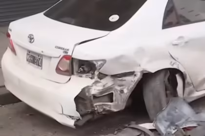 Accidente en el barrio porteno de Balvanera se quedo dormido choco contra dos autos estacionados y fue hospitalizado