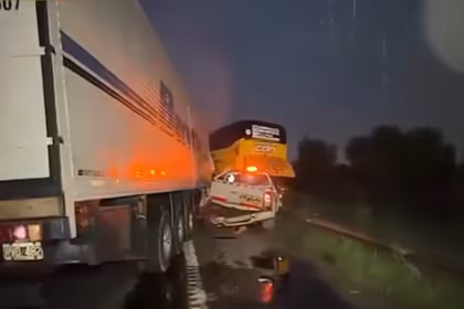Campana un choque multiple entre un micro una camioneta y un camion genero serias demoras en la Ruta 9