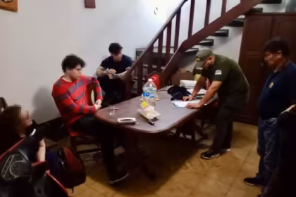 Chaco cayeron dos jovenes acusados de planificar con Inteligencia Artificial un tiroteo masivo en una universidad