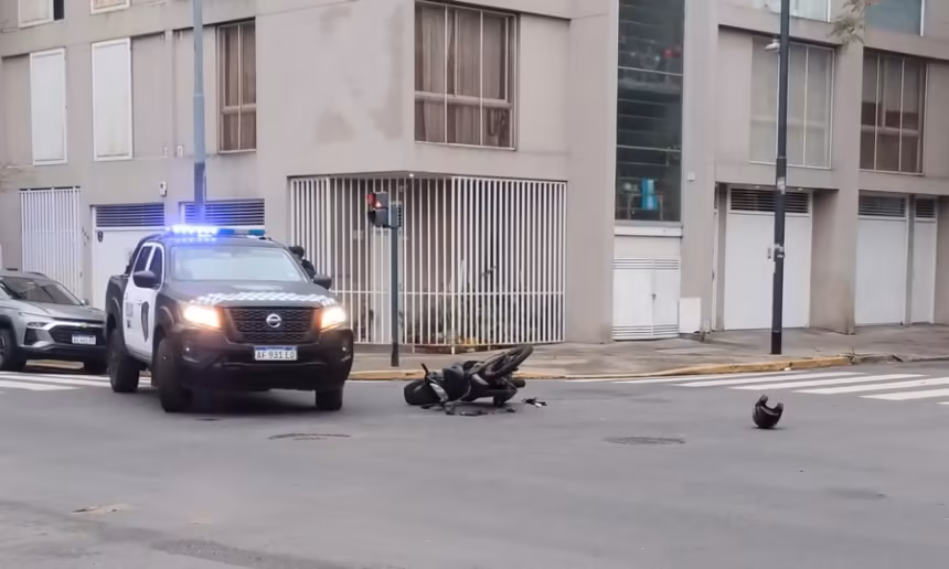 Chocaron un auto y una moto en Chacarita un herido