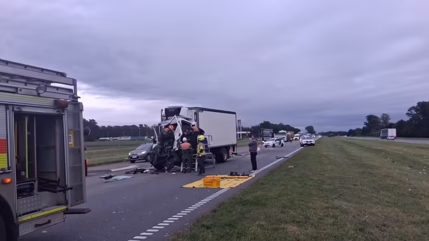 Choque entre dos camiones en la Ruta 9 un herido