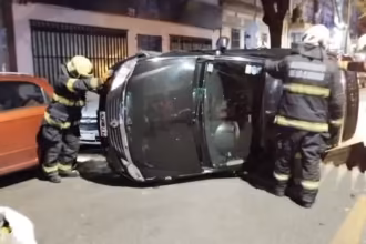 Choque y vuelco en Belgrano una persona herida