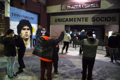 Club Lanus un nene de 12 anos se encuentra grave luego de que un arco de futbol cayera sobre su cabeza