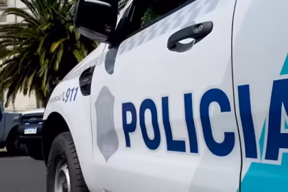 Cuatro delincuentes atacaron a un hombre para robarle el auto en La Plata y se llevaron todas sus pertenencias