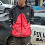 Escapaba de la Policia y fue encontrado escondido bajo un auto