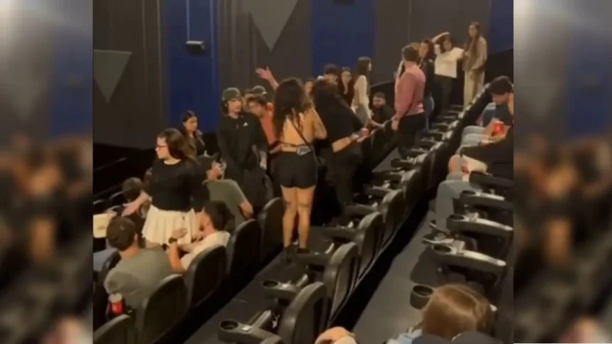 Insolita pelea en un cine de Entre Rios tiraron gas pimienta dentro de la sala y hay detenidos