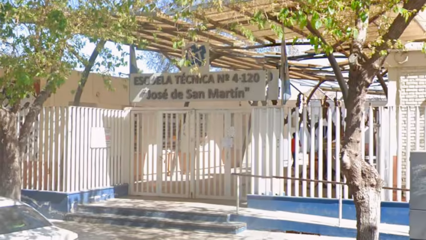 Investigan la difusion de imagenes intimas de una docente en una escuela de Mendoza