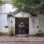 La condenaron por la muerte de su bebe volvio a dar clases en una escuela de Palermo y fue separada por filmar alumnos