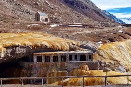 Mendoza impactante desprendimiento de piedras en Puente del Inca