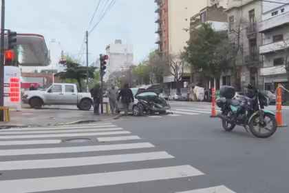 Persecucion de pelicula y choque en Constitucion dos detenidos