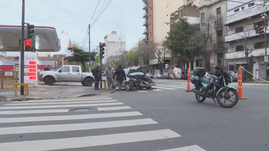 Persecucion de pelicula y choque en Constitucion dos detenidos