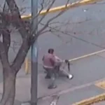 Provincia de Cordoba le quisieron cobrar estacionamiento y los enfrento a cintazos