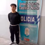 Robaron el celular de una docente huyeron en auto y embistieron mesas de una heladeria en Castelar hay dos detenidos