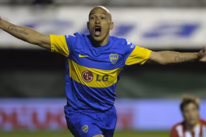 Robaron medallas y camisetas historicas de Clemente Rodriguez en un asalto en Lomas de Zamora