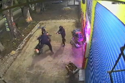 Salvaje asalto en Jose C. Paz le dispararon 9 veces para robarle la moto