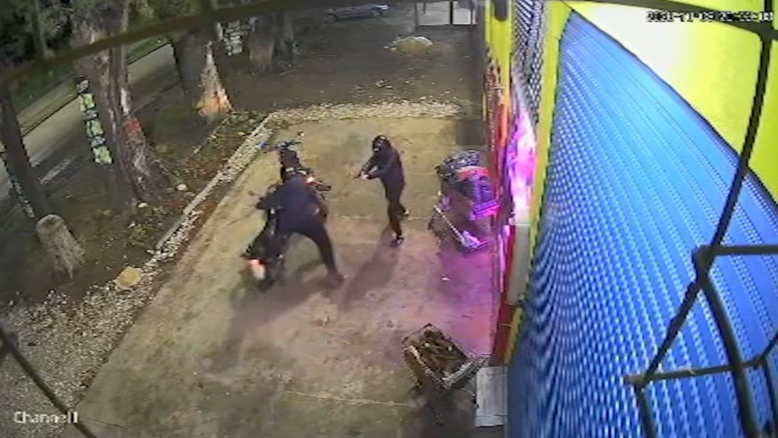 Salvaje asalto en Jose C. Paz le dispararon 9 veces para robarle la moto