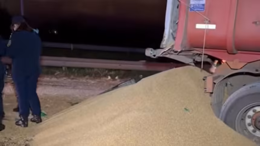 Tres camiones chocaron en la ruta 9 la carga quedo sobre la calzada y se registraron demoras hacia la Ciudad