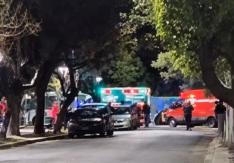 Un adolescente fue detenido acusado de matar a otro menor en una plaza de Villa Pueyrredon