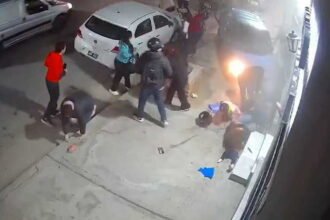 Un conductor se subio a la vereda y atropello a 13 personas entre ellas ninos en Salta