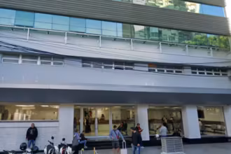 Un hombre golpeo brutalmente a su novia ella perdio un embarazo y quedo detenido bajo prision preventiva en Santa Fe