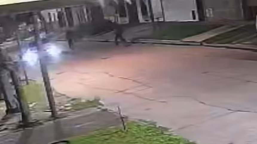 Violento ataque en Quilmes balearon a un remisero para robarle el auto pero se resistio y destrozo la moto de los asaltantes